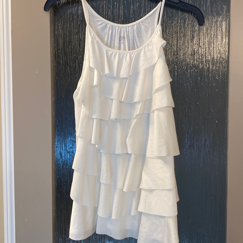 Cute ruffle tank - Picture 1 of 2